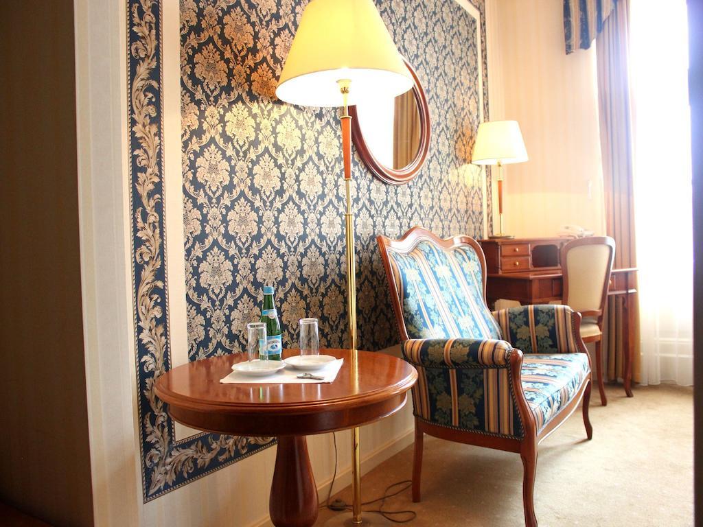 Rezydencja Willa Park & Restauracja Bed & Breakfast Legnica Room photo